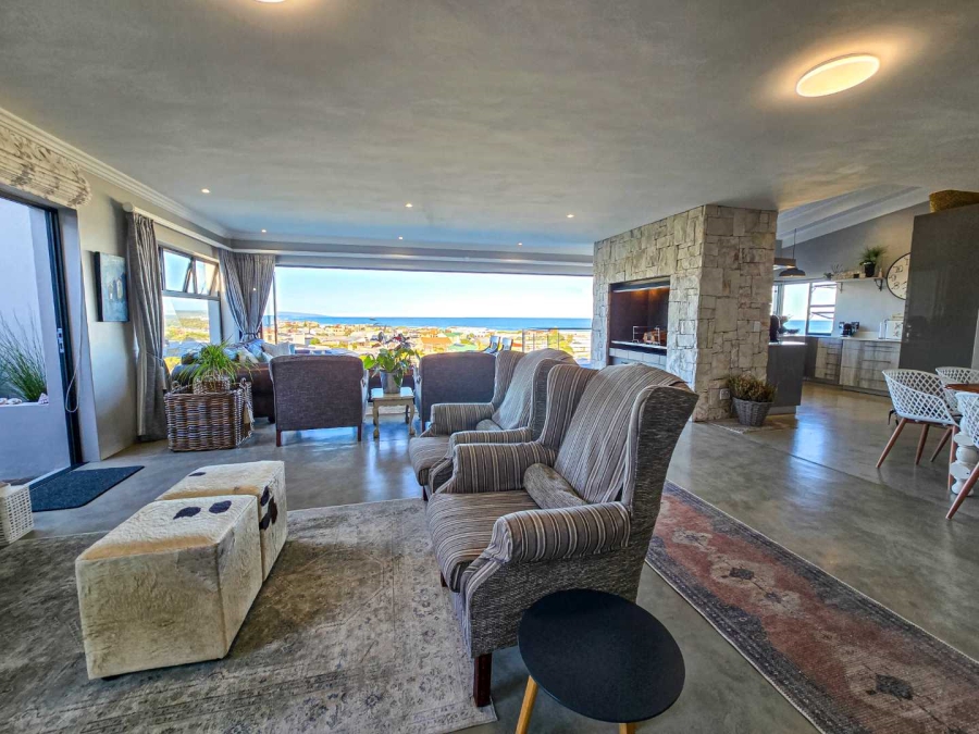 2 Bedroom Property for Sale in Stilbaai Oos Western Cape